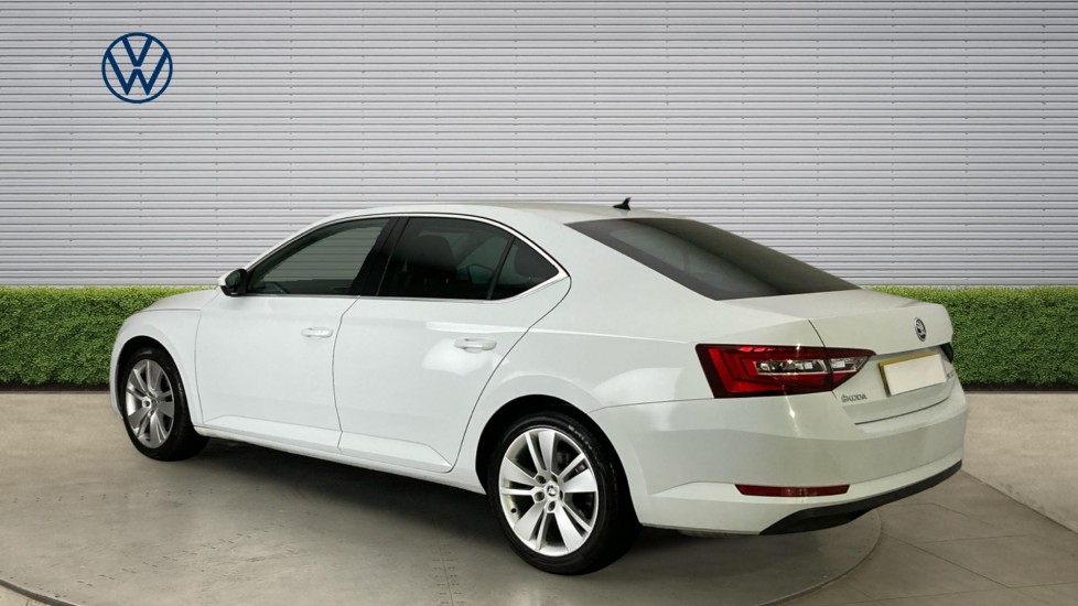 Skoda Superb 1.5 TSI SE L Executive 5dr DSG Petrol Hatchback - Image 3