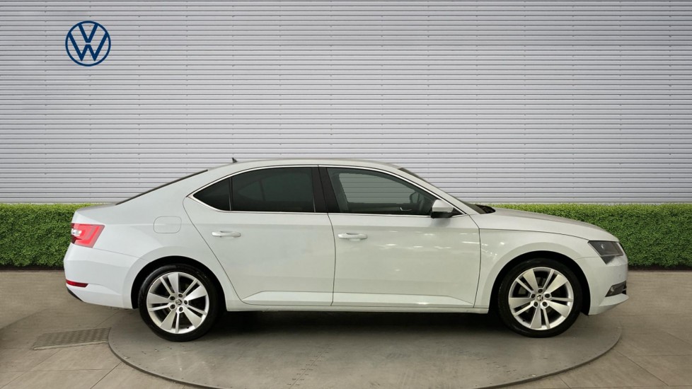 Skoda Superb 1.5 TSI SE L Executive 5dr DSG Petrol Hatchback - Image 4