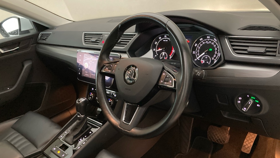 Skoda Superb 1.5 TSI SE L Executive 5dr DSG Petrol Hatchback - Image 6