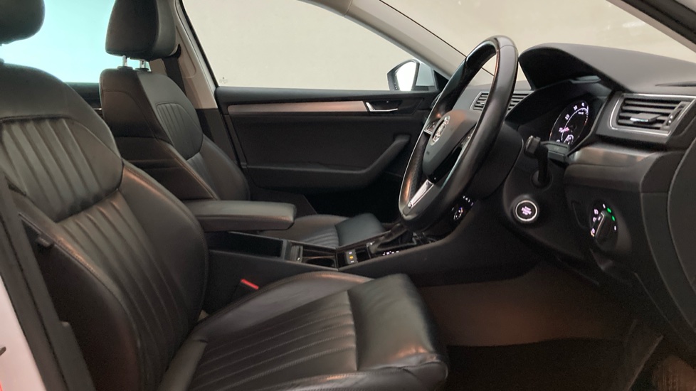 Skoda Superb 1.5 TSI SE L Executive 5dr DSG Petrol Hatchback - Image 15