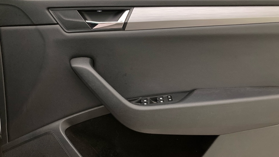 Skoda Superb 1.5 TSI SE L Executive 5dr DSG Petrol Hatchback - Image 19