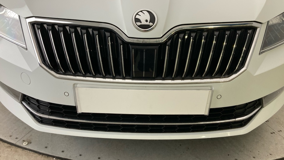 Skoda Superb 1.5 TSI SE L Executive 5dr DSG Petrol Hatchback - Image 23