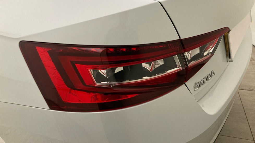Skoda Superb 1.5 TSI SE L Executive 5dr DSG Petrol Hatchback - Image 24