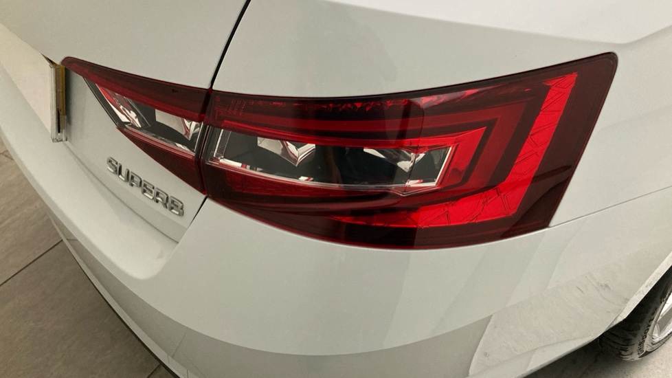 Skoda Superb 1.5 TSI SE L Executive 5dr DSG Petrol Hatchback - Image 25