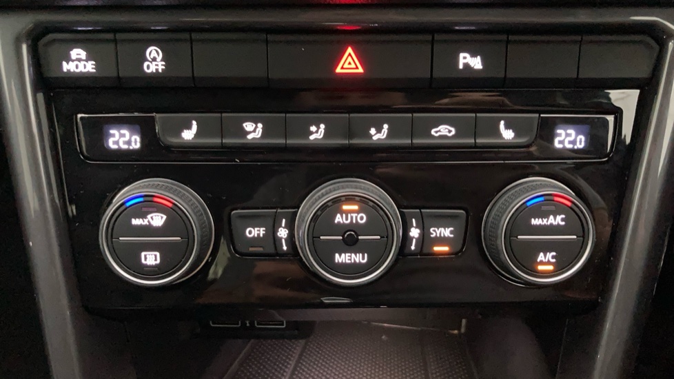Volkswagen T-Roc 1.5 TSI EVO R-Line 5dr DSG Petrol Hatchback - Image 13