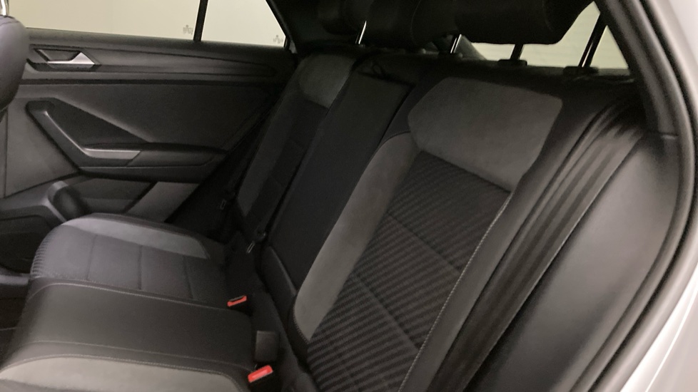 Volkswagen T-Roc 1.5 TSI EVO R-Line 5dr DSG Petrol Hatchback - Image 16