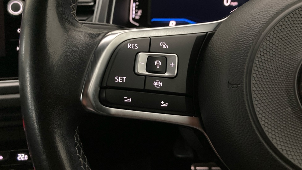 Volkswagen T-Roc 1.5 TSI EVO R-Line 5dr DSG Petrol Hatchback - Image 17