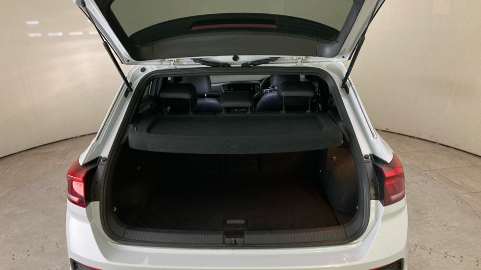 Volkswagen T-Roc 1.5 TSI EVO R-Line 5dr DSG Petrol Hatchback - Image 20