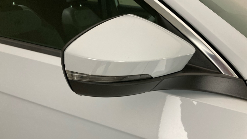Volkswagen T-Roc 1.5 TSI EVO R-Line 5dr DSG Petrol Hatchback - Image 29