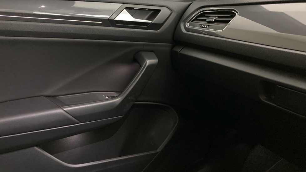 Volkswagen T-Roc 1.5 TSI EVO R-Line 5dr DSG Petrol Hatchback - Image 41