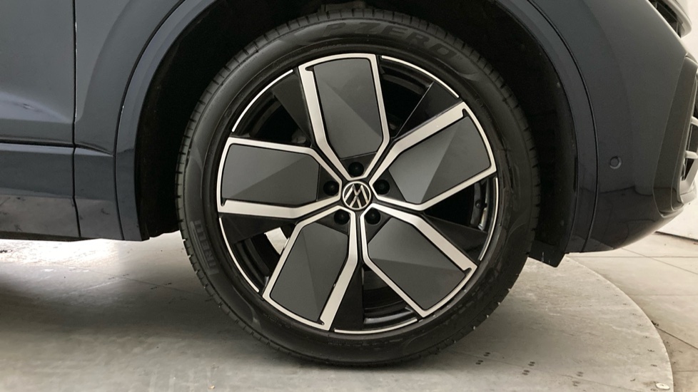Volkswagen Touareg 3.0 V6 TDI 4Motion 286 Black Edition 5dr Tip Auto Diesel Estate - Image 5