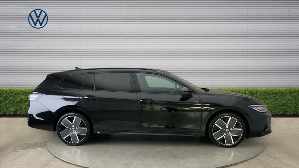 Volkswagen Passat 1.5 TSI eHybrid Black Edition 5dr DSG Estate - Image 4