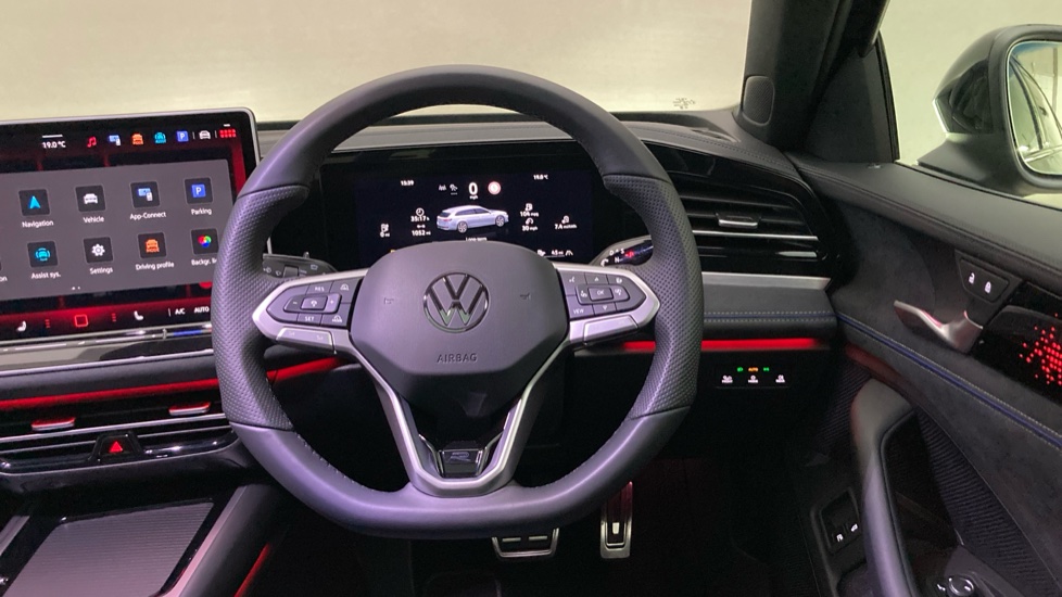 Volkswagen Passat 1.5 TSI eHybrid Black Edition 5dr DSG Estate - Image 10
