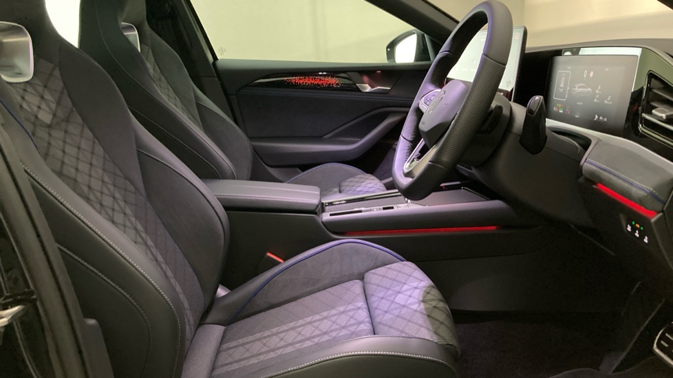 Volkswagen Passat 1.5 TSI eHybrid Black Edition 5dr DSG Estate - Image 15