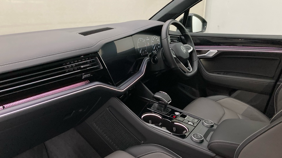 Volkswagen Touareg 3.0 V6 TDI 4Motion 286 Final Edition 5dr Tip Auto Diesel Estate - Image 2