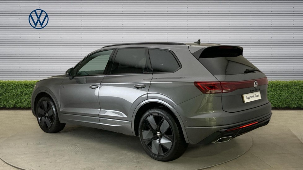 Volkswagen Touareg 3.0 V6 TDI 4Motion 286 Final Edition 5dr Tip Auto Diesel Estate - Image 3