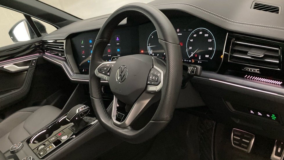 Volkswagen Touareg 3.0 V6 TDI 4Motion 286 Final Edition 5dr Tip Auto Diesel Estate - Image 6