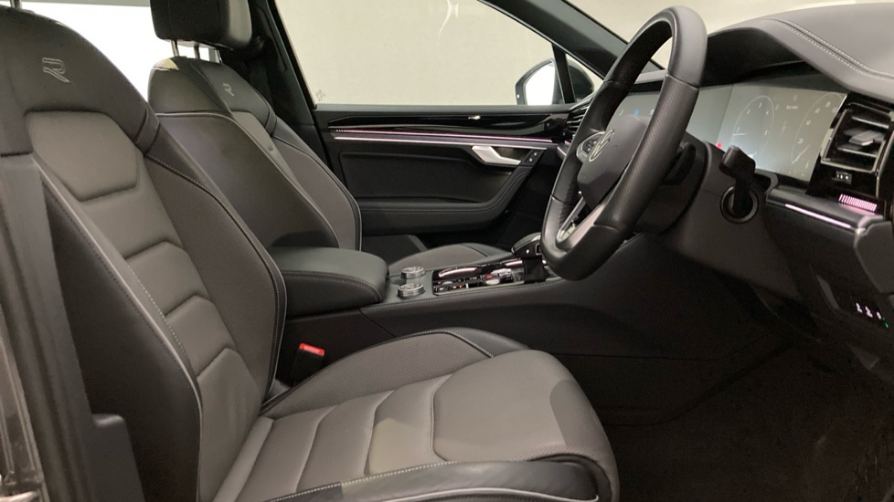 Volkswagen Touareg 3.0 V6 TDI 4Motion 286 Final Edition 5dr Tip Auto Diesel Estate - Image 15