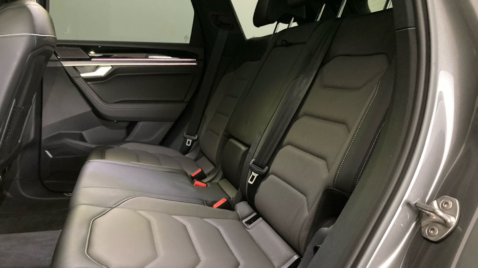 Volkswagen Touareg 3.0 V6 TDI 4Motion 286 Final Edition 5dr Tip Auto Diesel Estate - Image 16