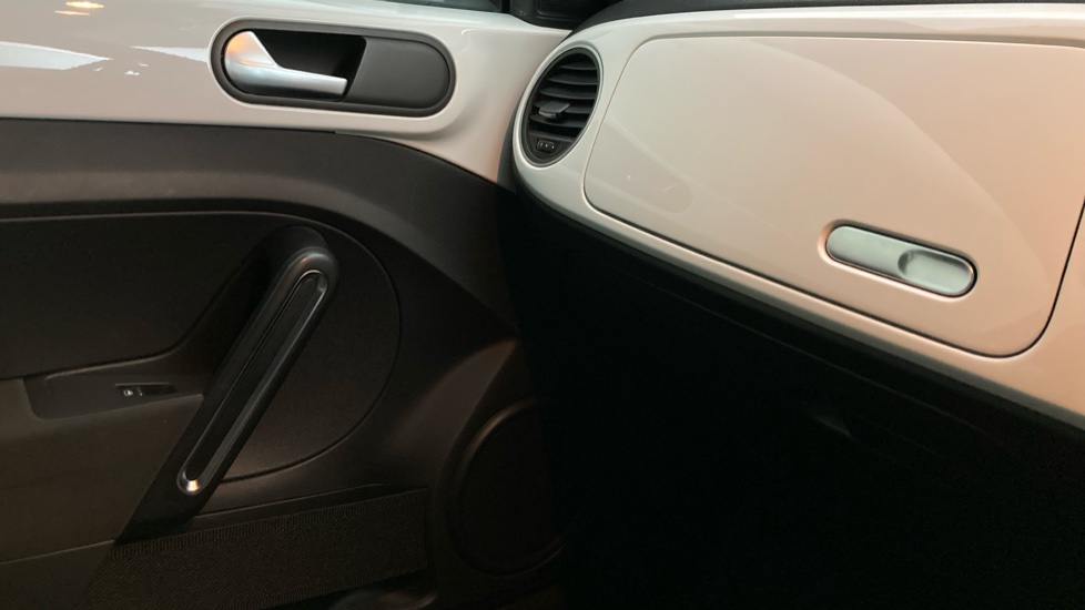 Volkswagen Beetle 1.2 TSI Design 3dr Petrol Hatchback - Image 38