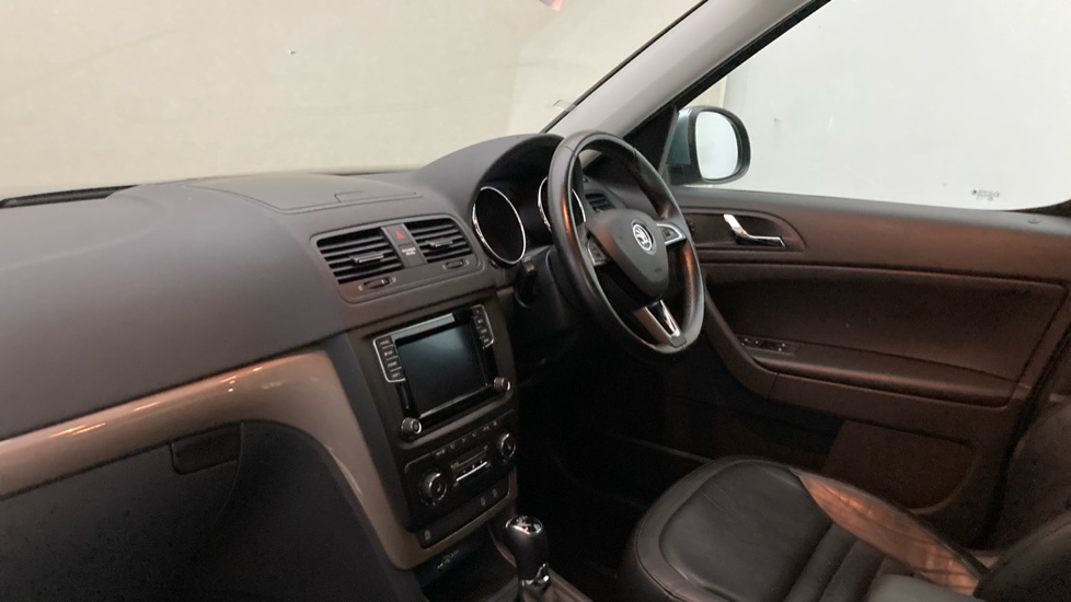 Skoda Yeti 1.2 TSI 110 SE L 5dr DSG Petrol Estate - Image 2