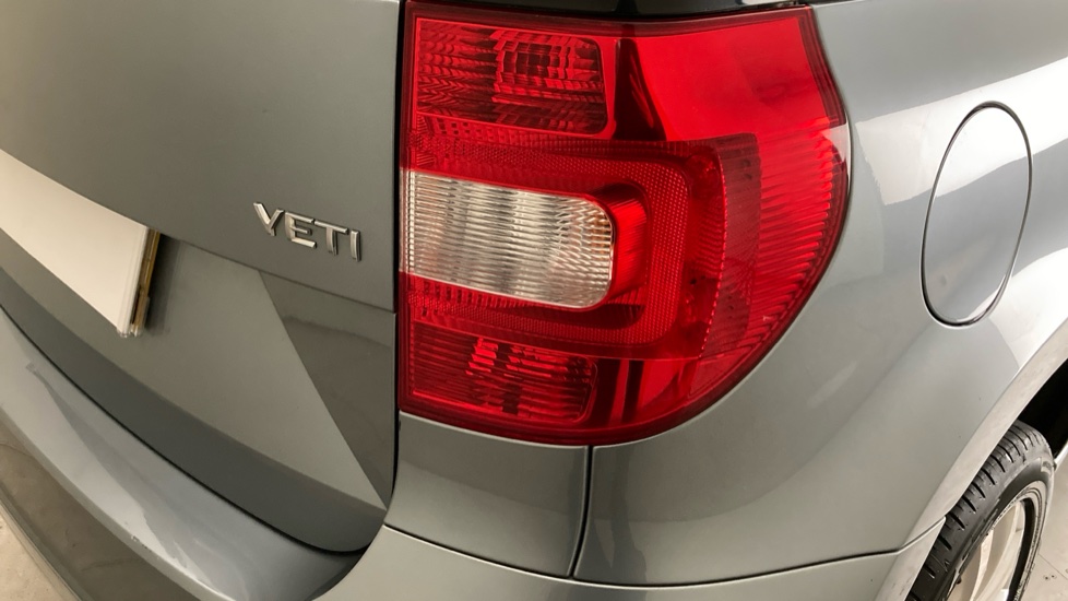 Skoda Yeti 1.2 TSI 110 SE L 5dr DSG Petrol Estate - Image 25