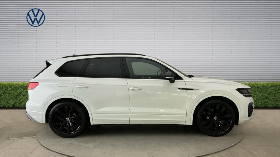 Volkswagen Touareg 3.0 V6 TDI 4Motion 231 Black Edition 5dr Tip Auto Diesel Estate - Image 4