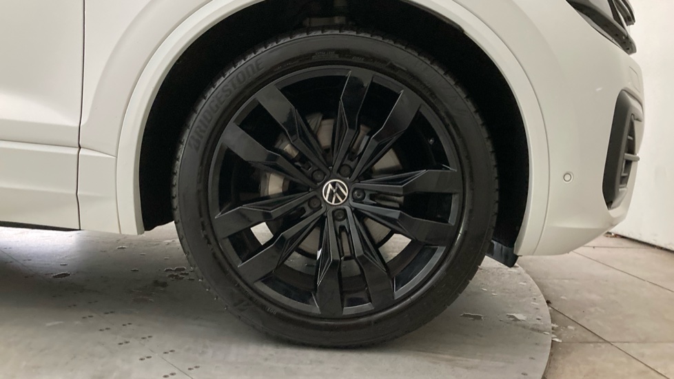 Volkswagen Touareg 3.0 V6 TDI 4Motion 231 Black Edition 5dr Tip Auto Diesel Estate - Image 5