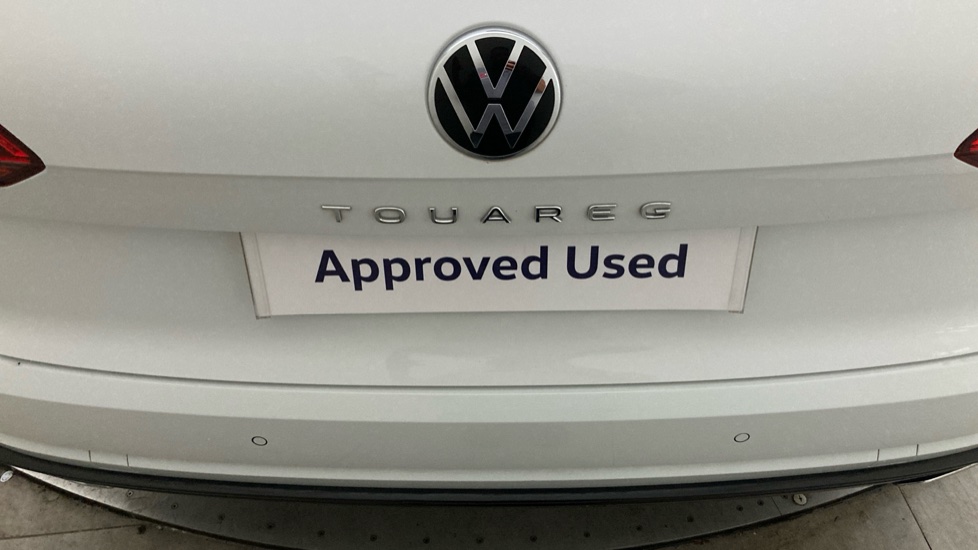 Volkswagen Touareg 3.0 V6 TDI 4Motion 231 Black Edition 5dr Tip Auto Diesel Estate - Image 38