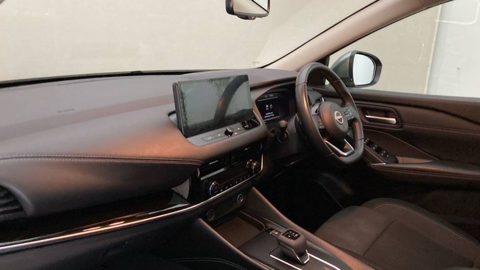 Nissan Qashqai 1.3 DiG-T MH 158 N-Connecta 5dr Xtronic Petrol Hatchback - Image 2