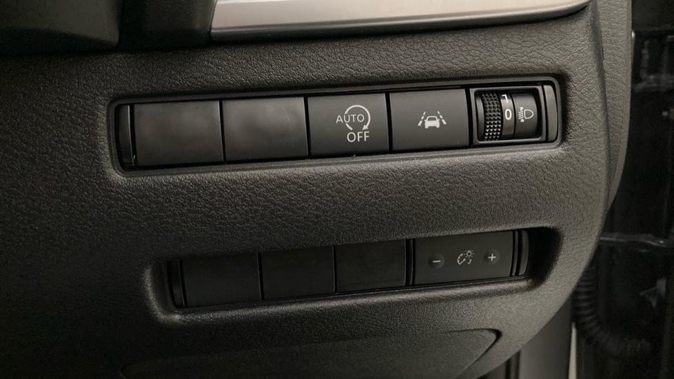 Nissan Qashqai 1.3 DiG-T MH 158 N-Connecta 5dr Xtronic Petrol Hatchback - Image 29