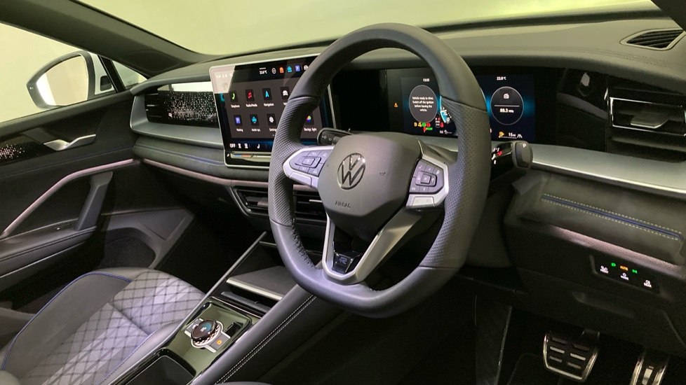 Volkswagen Tayron 1.5 eTSI R-Line 5dr DSG7 [7 Seat] Petrol Estate - Image 6