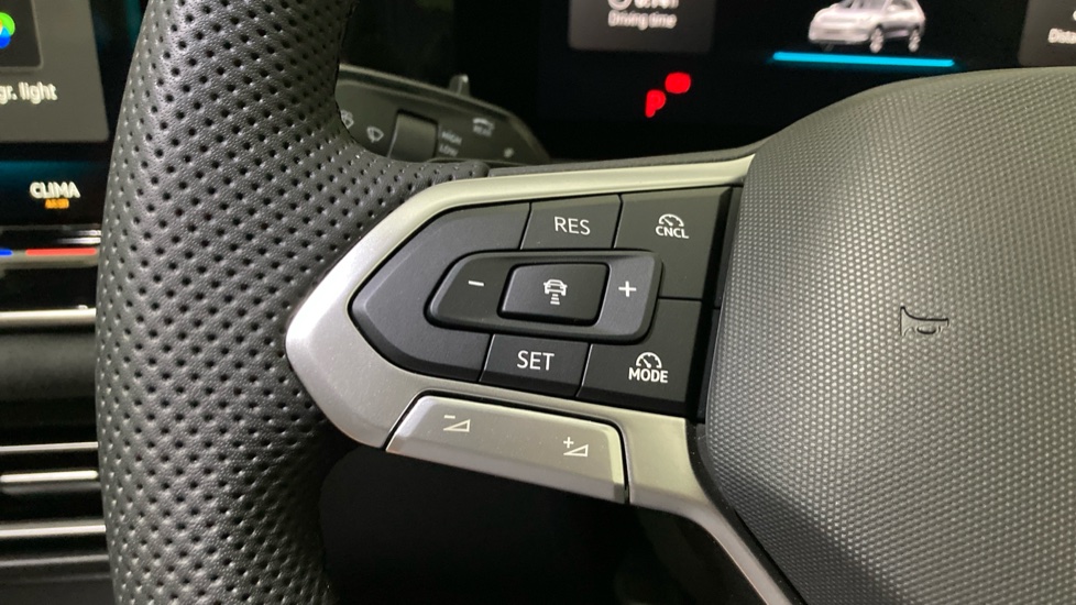Volkswagen Tiguan 1.5 eTSI 150 R-Line 5dr DSG Petrol Estate - Image 17