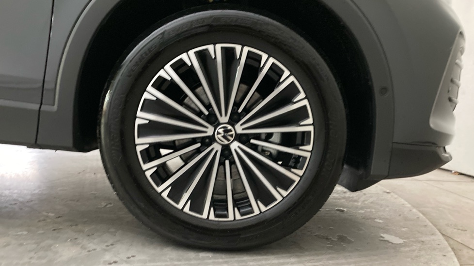 Volkswagen Tiguan 1.5 eTSI Life 5dr DSG Petrol Estate - Image 5