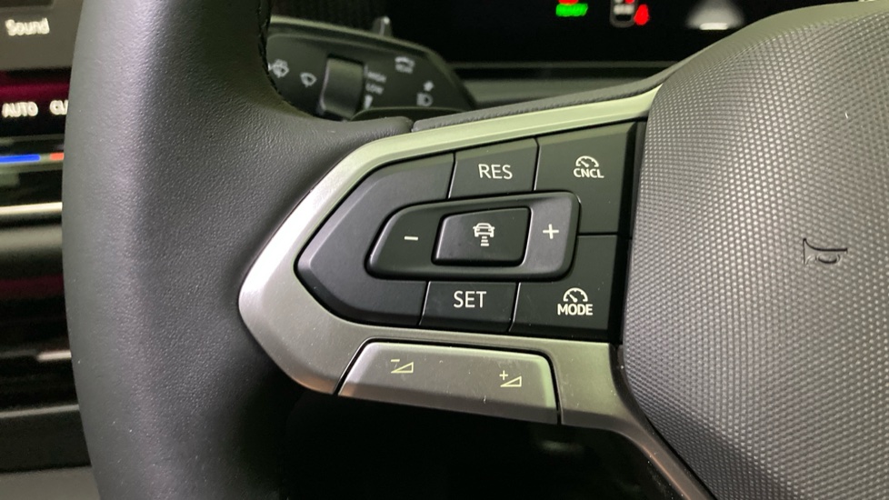 Volkswagen Tiguan 1.5 eTSI Life 5dr DSG Petrol Estate - Image 17