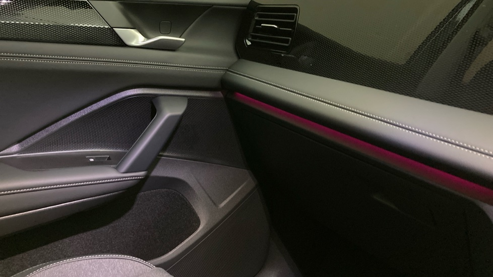 Volkswagen Tiguan 1.5 eTSI Life 5dr DSG Petrol Estate - Image 31