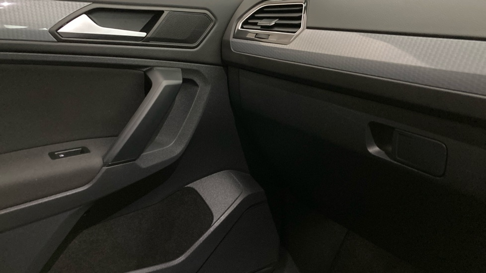 Volkswagen Tiguan 1.5 TSI Life 5dr Petrol Estate - Image 32