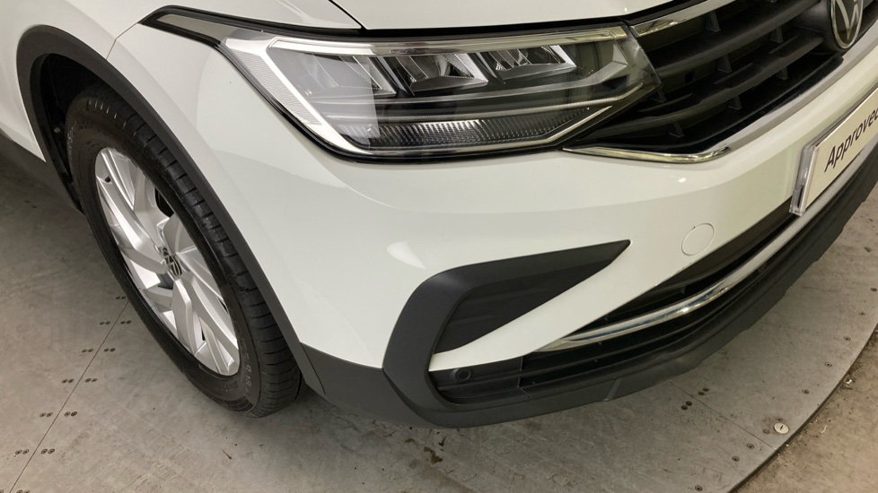 Volkswagen Tiguan 1.5 TSI Life 5dr Petrol Estate - Image 33