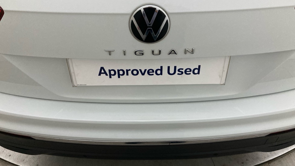 Volkswagen Tiguan 1.5 TSI Life 5dr Petrol Estate - Image 40