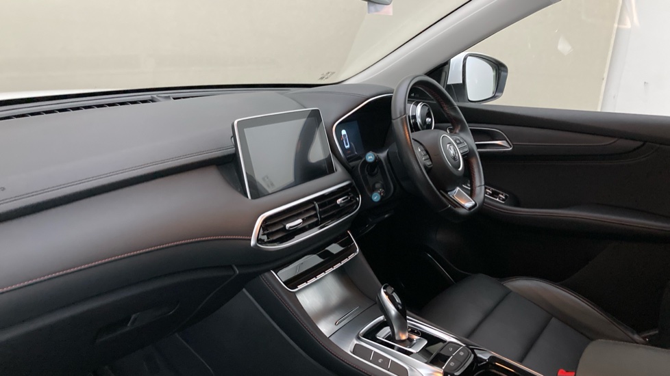 MG HS 1.5 T-GDI Excite 5dr DCT Petrol Hatchback - Image 2
