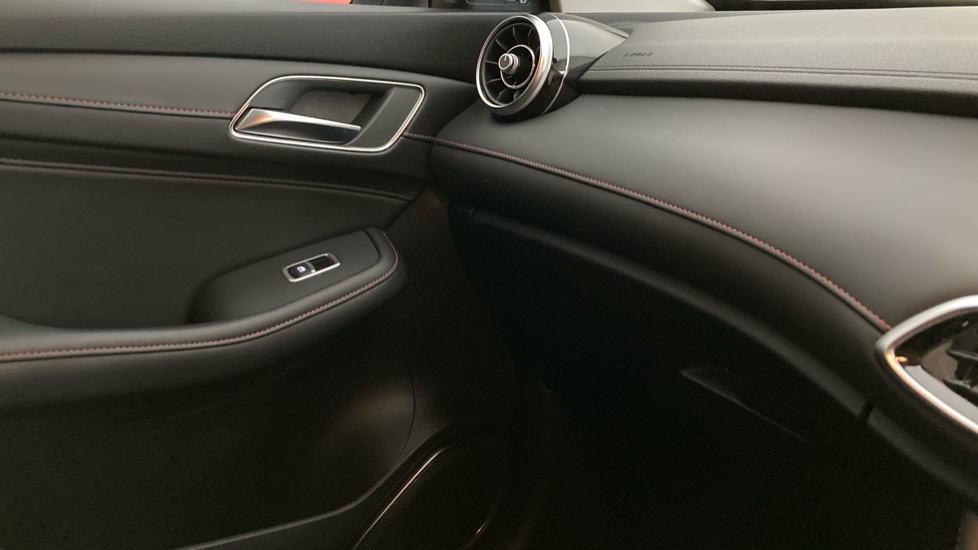 MG HS 1.5 T-GDI Excite 5dr DCT Petrol Hatchback - Image 33