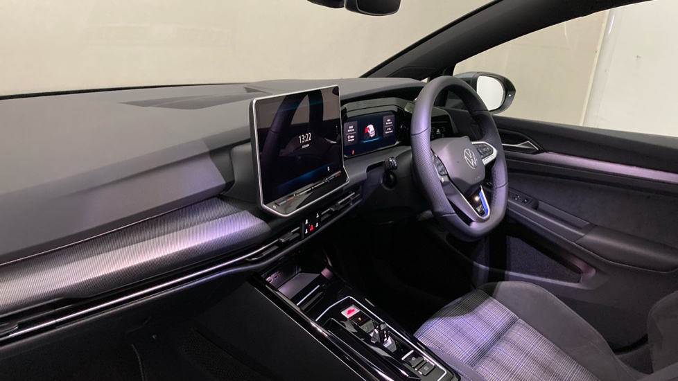 Volkswagen Golf 1.5 TSI 272 GTE eHybrid 5dr DSG Hatchback - Image 2