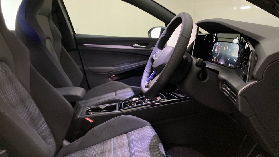 Volkswagen Golf 1.5 TSI 272 GTE eHybrid 5dr DSG Hatchback - Image 15