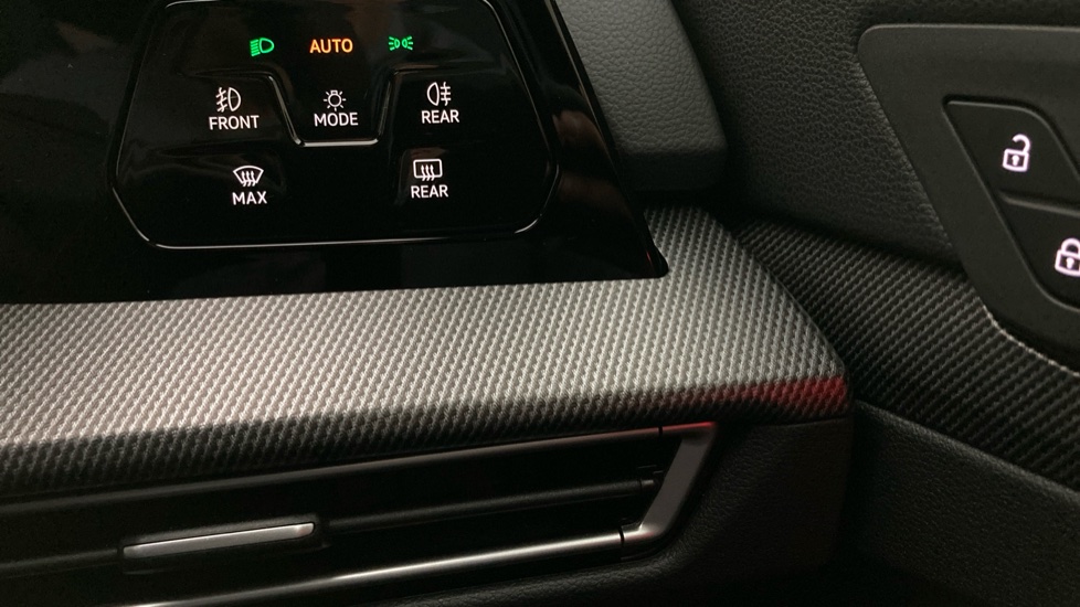 Volkswagen Golf 1.5 TSI 272 GTE eHybrid 5dr DSG Hatchback - Image 29