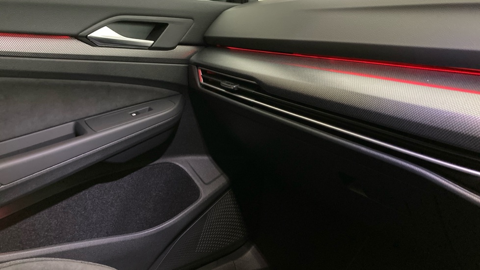 Volkswagen Golf 1.5 TSI 272 GTE eHybrid 5dr DSG Hatchback - Image 32