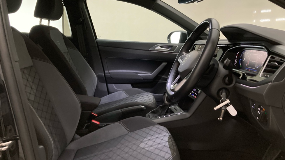 Volkswagen Taigo 1.0 TSI 110 R-Line 5dr DSG Petrol Hatchback - Image 15