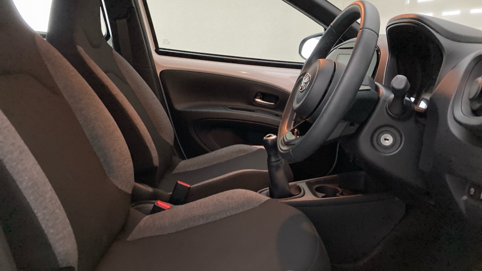Toyota Aygo X 1.0 VVT-i Pure 5dr Petrol Hatchback - Image 15