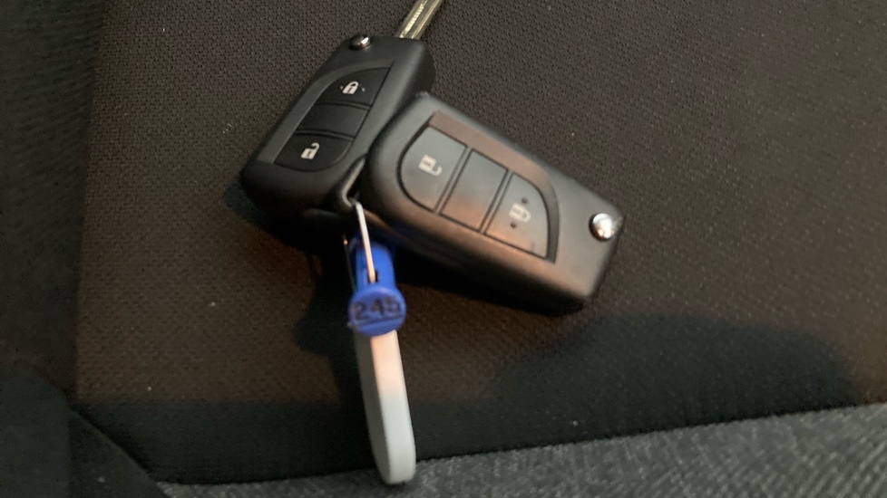 Toyota Aygo X 1.0 VVT-i Pure 5dr Petrol Hatchback - Image 39
