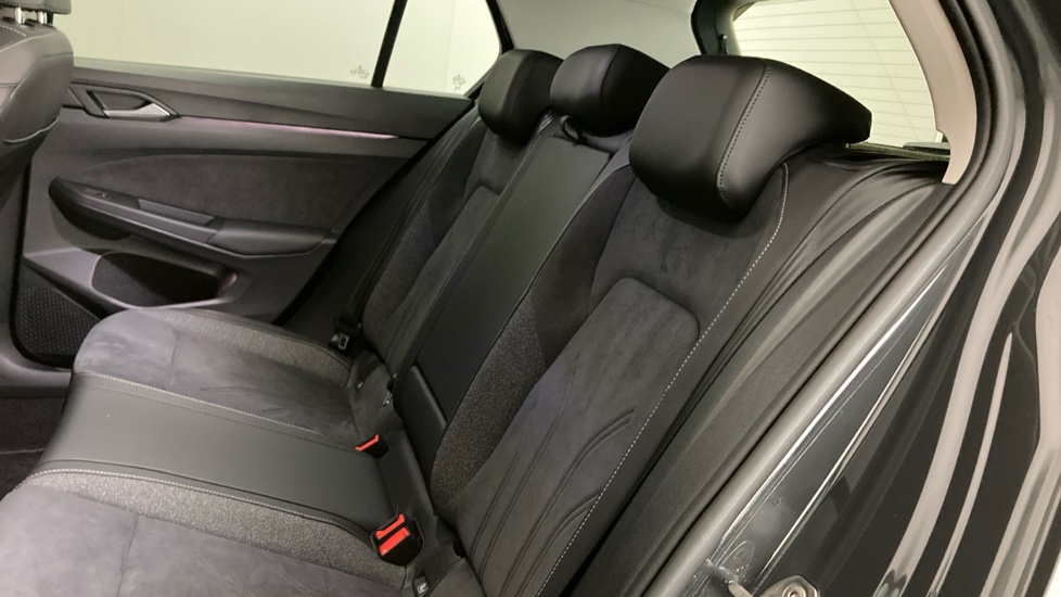 Volkswagen Golf 1.5 TSI 204 Match eHybrid 5dr DSG Hatchback - Image 16