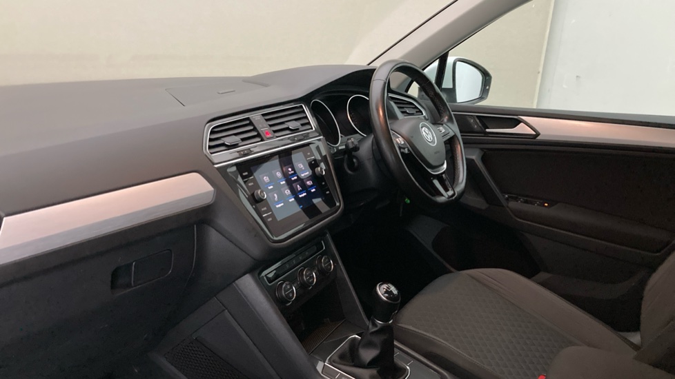 Volkswagen Tiguan 1.4 TSi 125 SE Nav 5dr Petrol Estate - Image 2